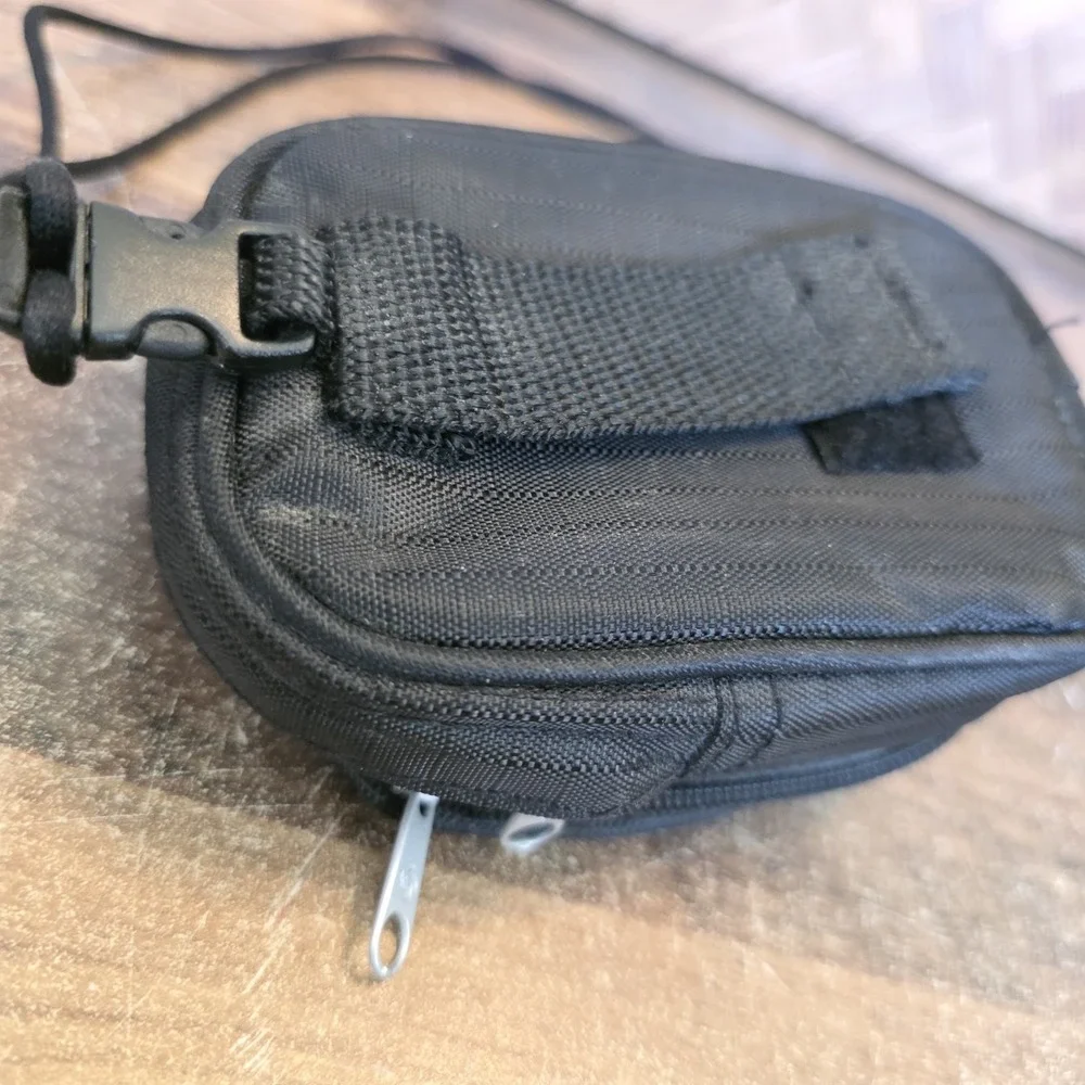 Samsonite Camera Bag Black Small Case Adjustable Removeable Strap Zipper Pockets